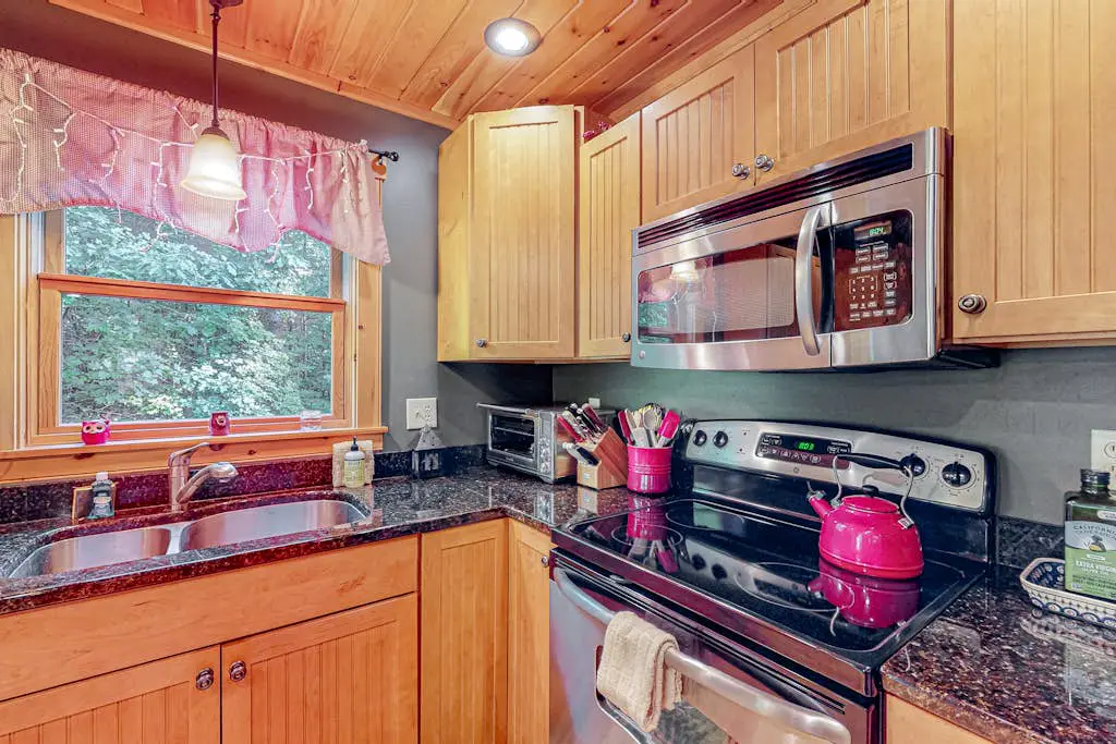 Pinecone Lodge