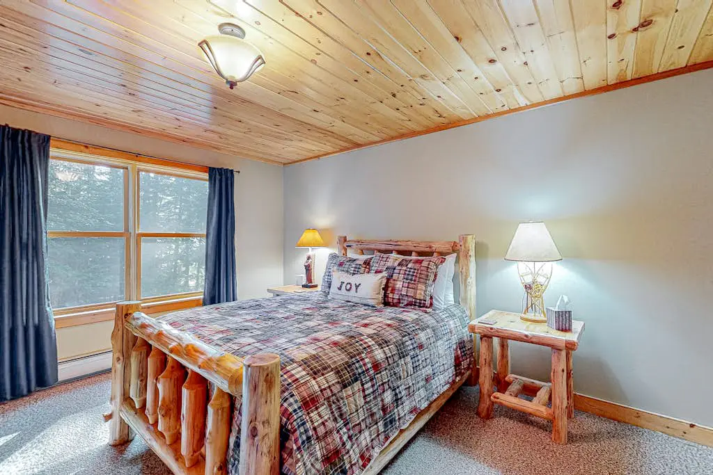 Pinecone Lodge