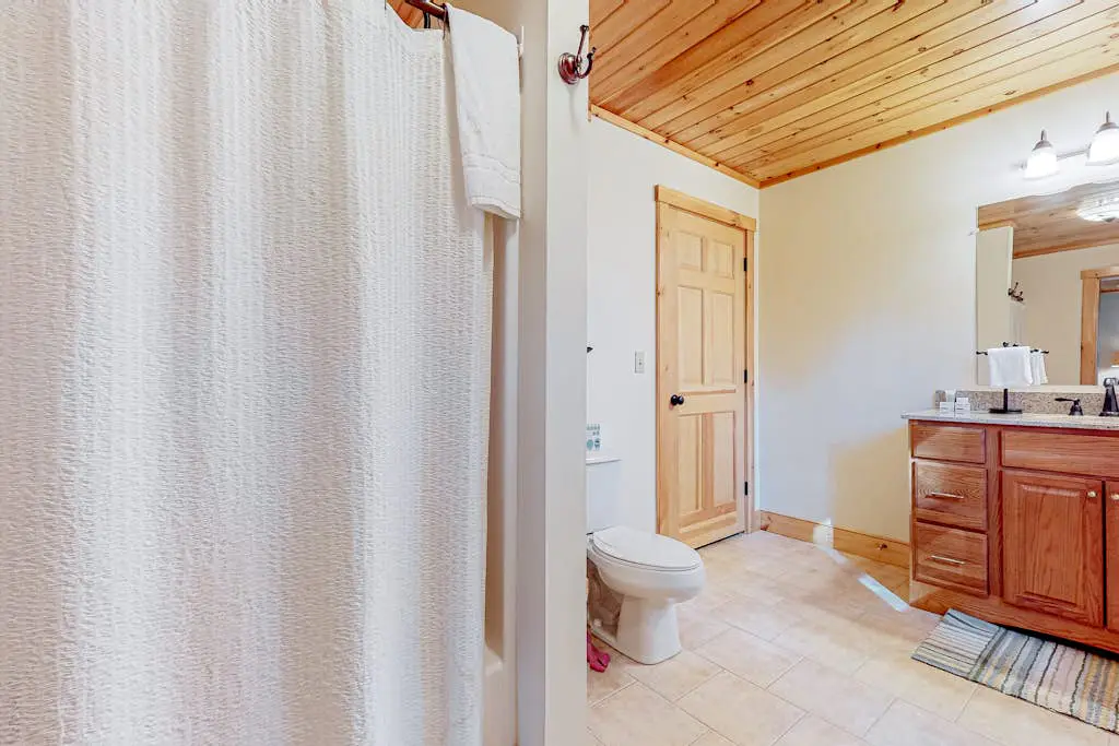 Pinecone Lodge