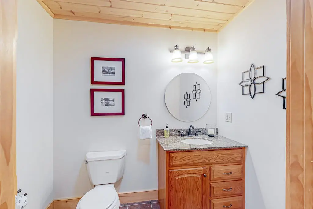 Pinecone Lodge