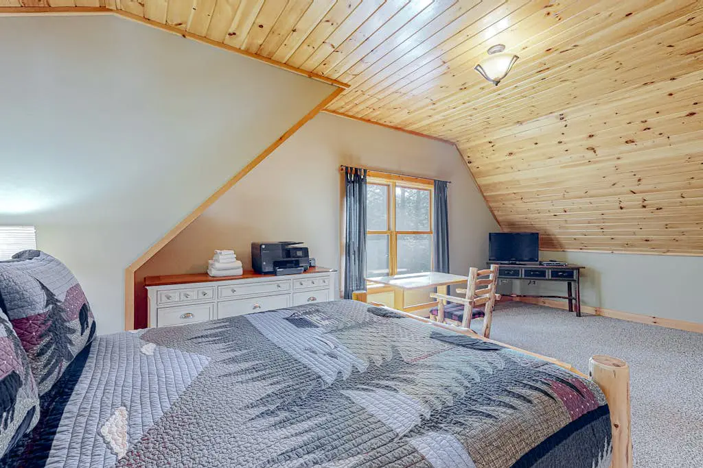 Pinecone Lodge