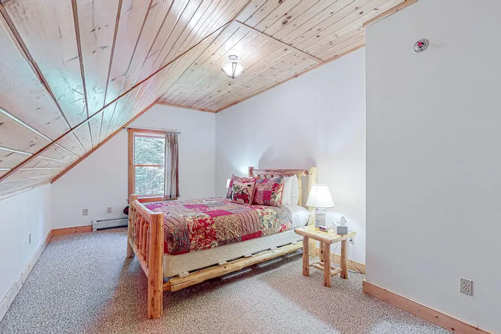 Pinecone Lodge