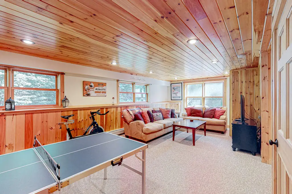 Pinecone Lodge