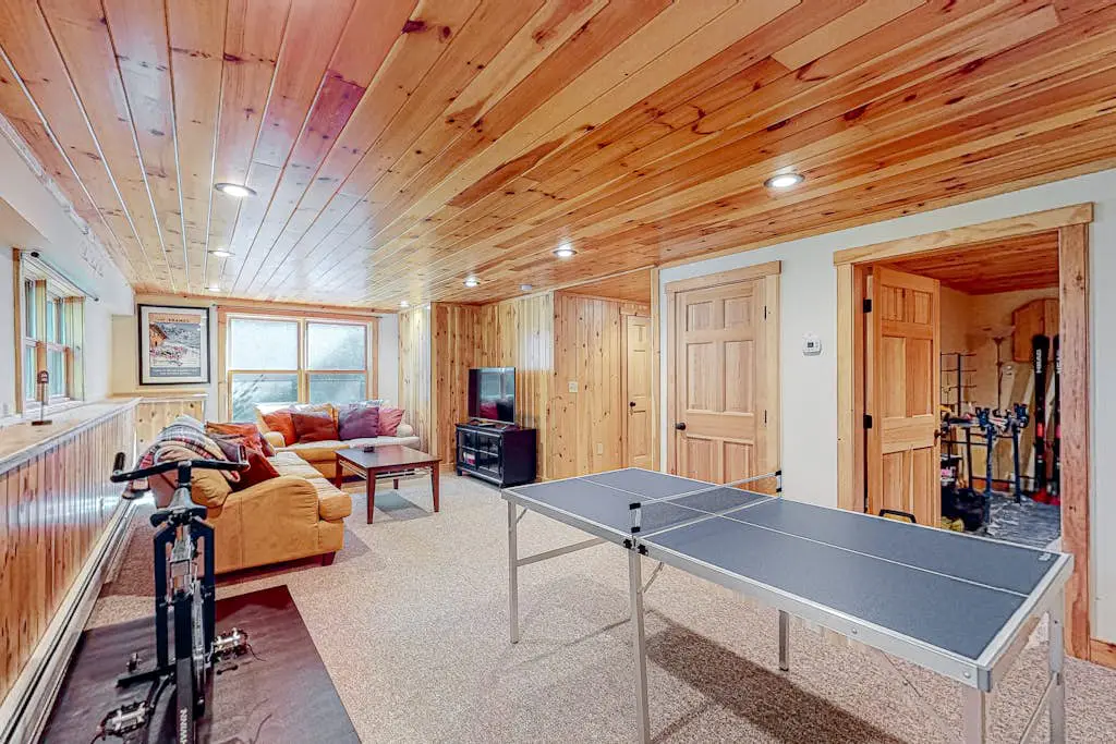 Pinecone Lodge