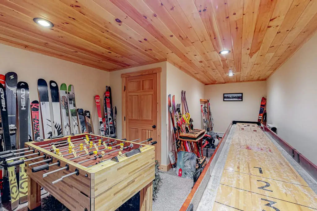 Pinecone Lodge