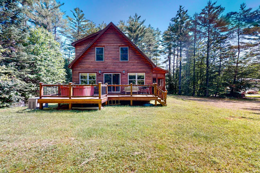 Pinecone Lodge