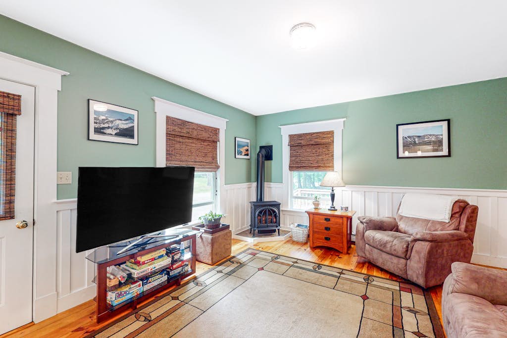 Sheridans' Getaway | Dog-friendly house in Newry, 1 mile to Sunday River