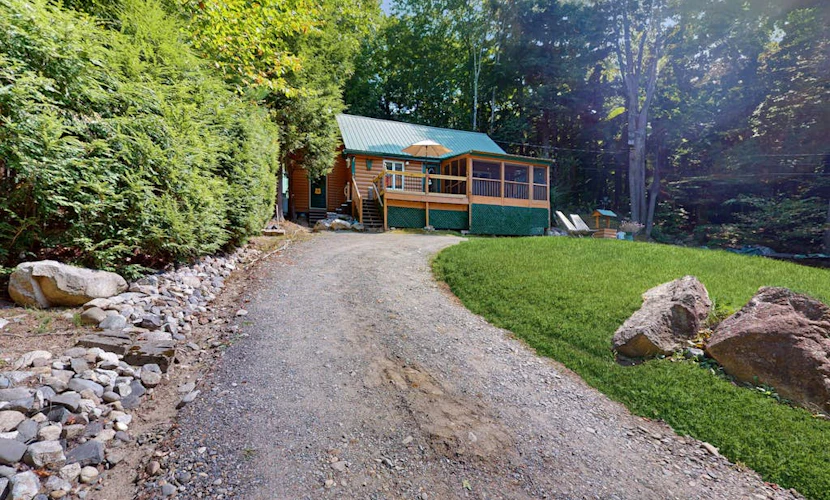 Charming Lakeview House with Deck, Cozy Fireplace and firepit
