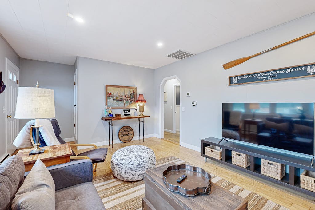 Charming Retreat House with Game room and Outdoor Firepit