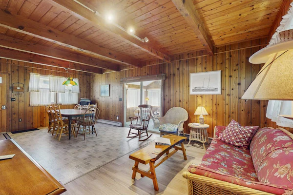 Charming cottage with outdoor space, full kitchen, & WiFi - near beach