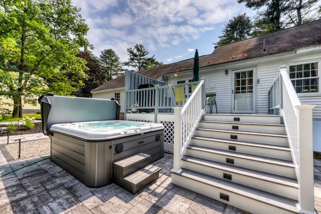 Kennebunk Family Cottage With Crib