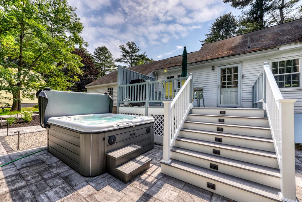 Kennebunk Family Cottage With Crib