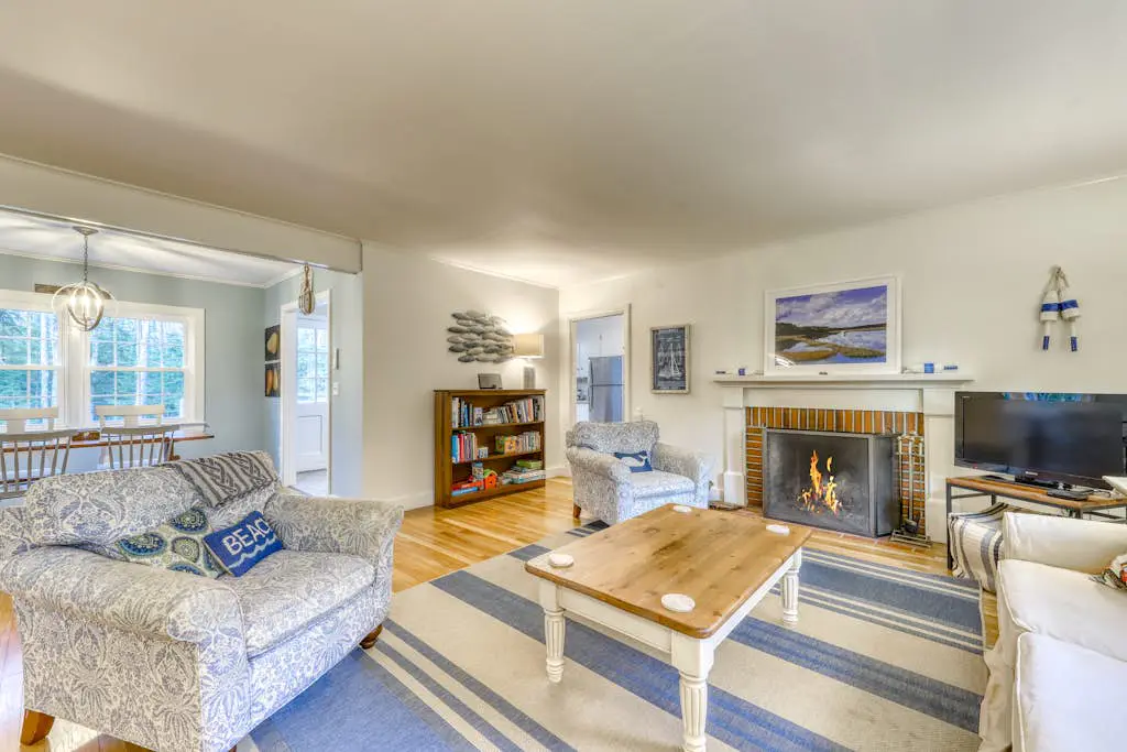 Kennebunk Family Cottage With Crib