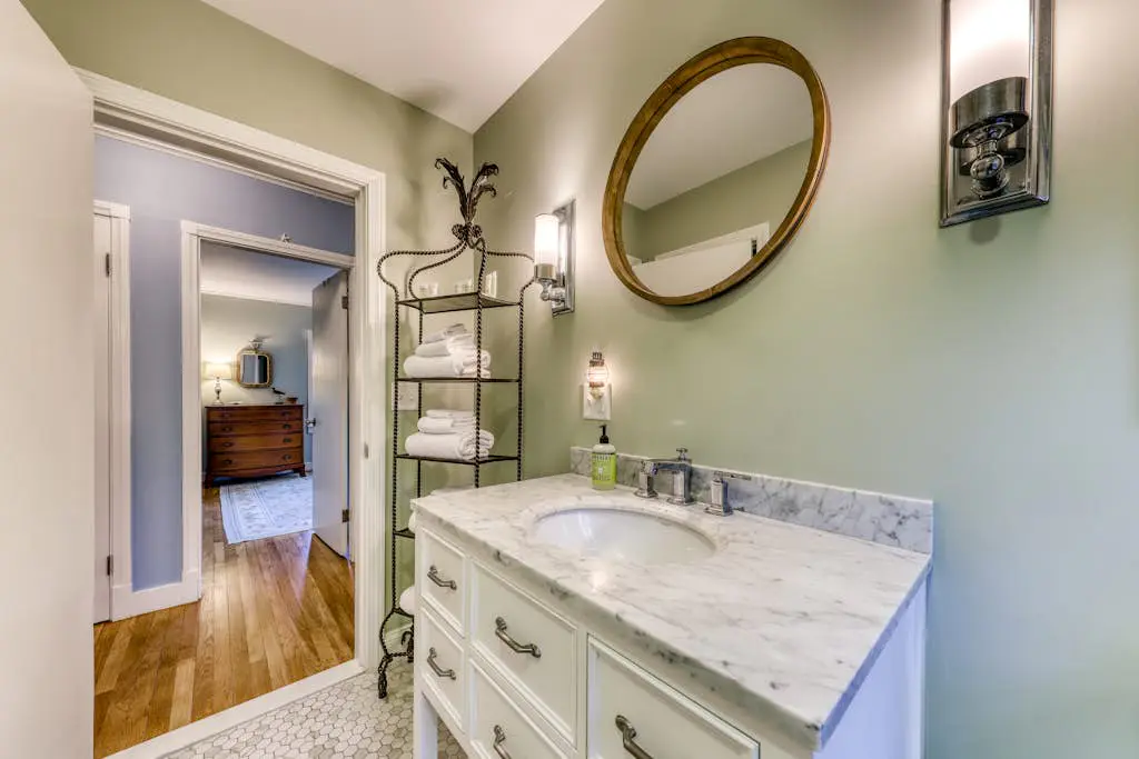 Kennebunk Family Cottage With Crib