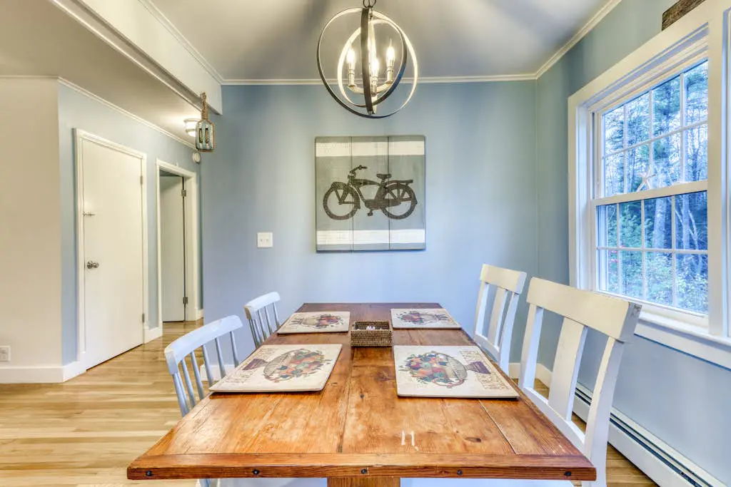 Kennebunk Family Cottage With Crib