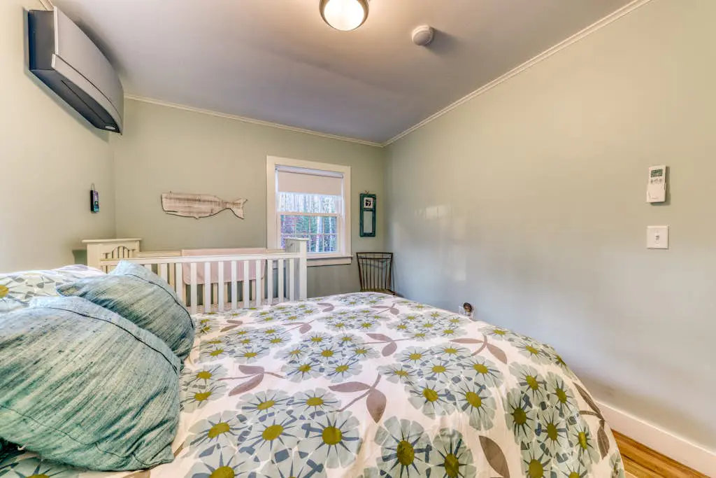 Kennebunk Family Cottage With Crib