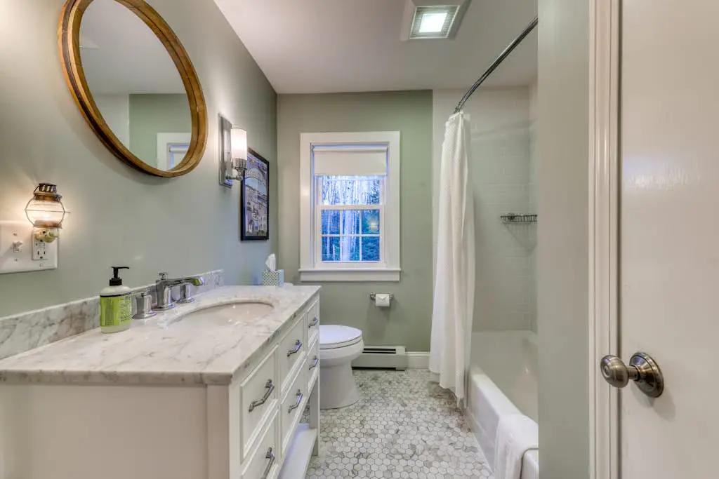 Kennebunk Family Cottage With Crib