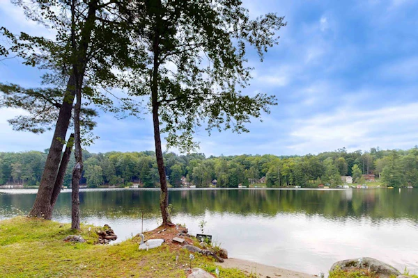 Charming apartment with waterfront access, modern comforts, and lakeside firepit