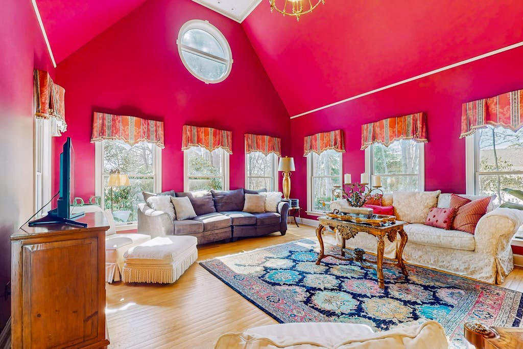 Luxurious house with golf course views, firepit, pergola, deck, and central AC