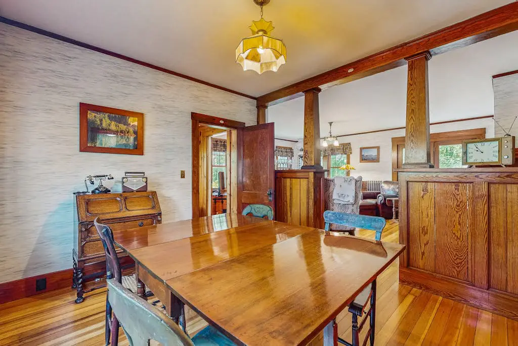 Riverbank Manor