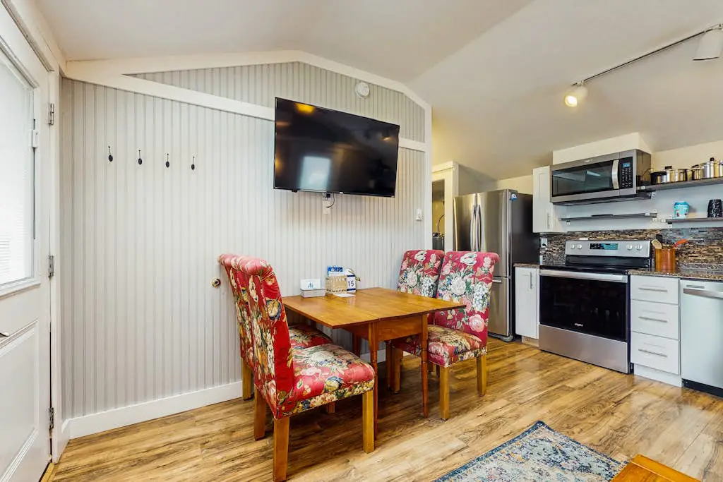 Shorelands Resort Cottage 40