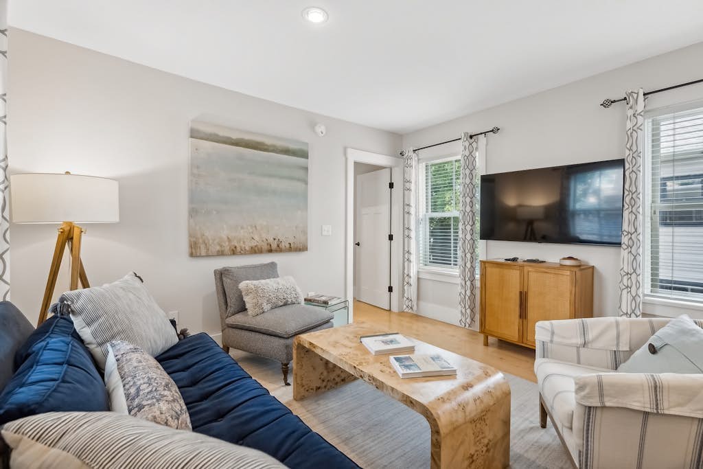 Renovated condo with prime West End location, 2 en suite bathrooms, & HGTV style