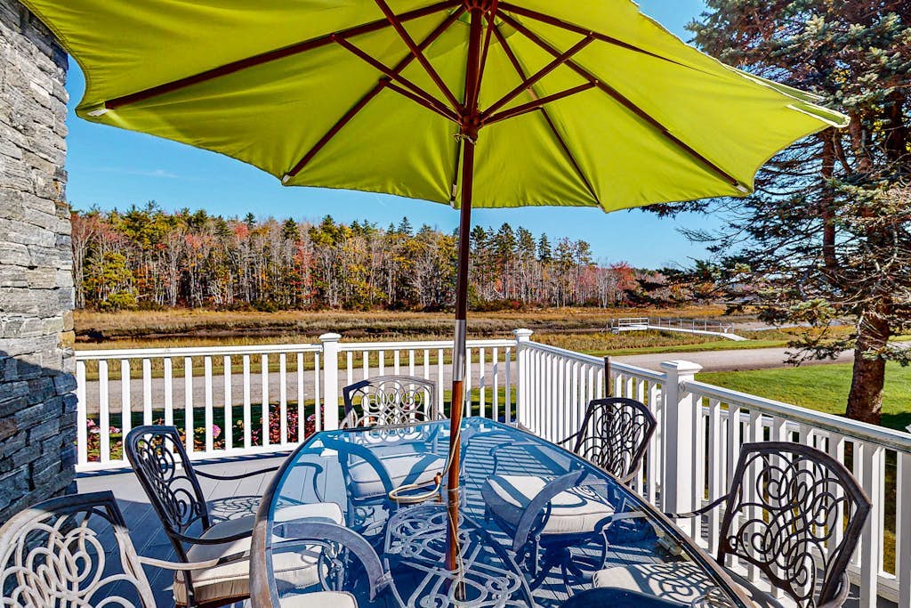 River view home within walking distance of the beach - bikes, grill, and yard