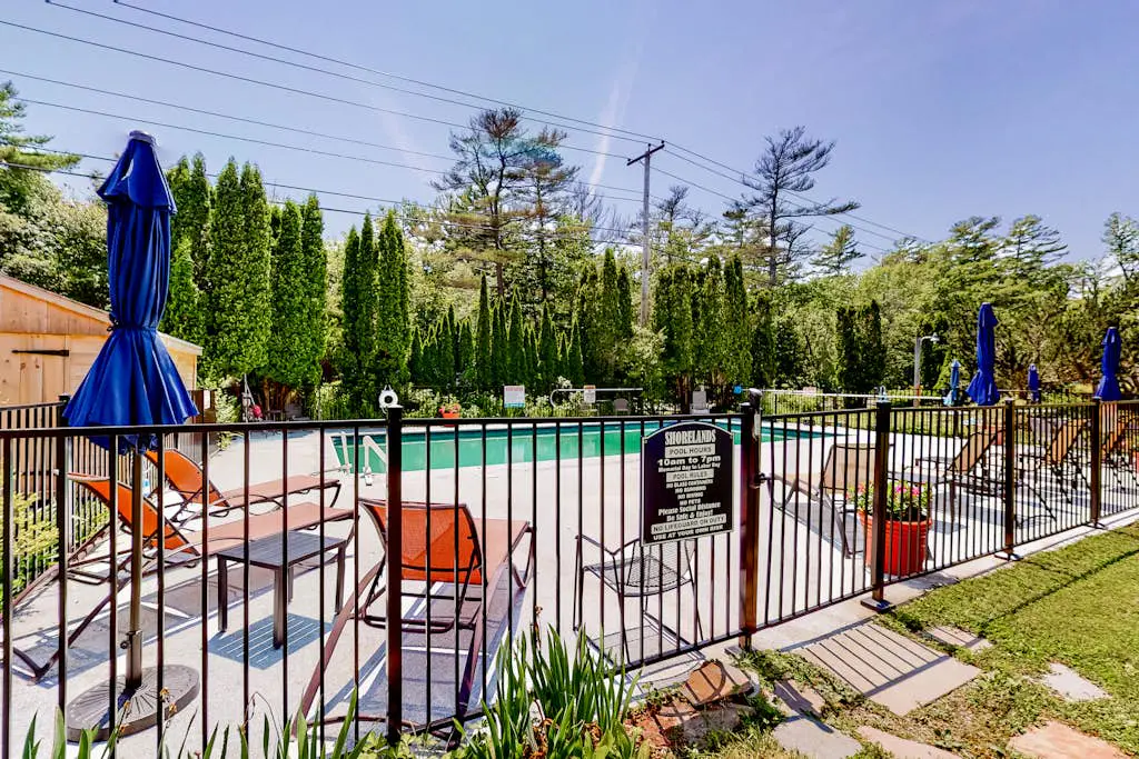 Shore breeze Inn - Tri-Plex