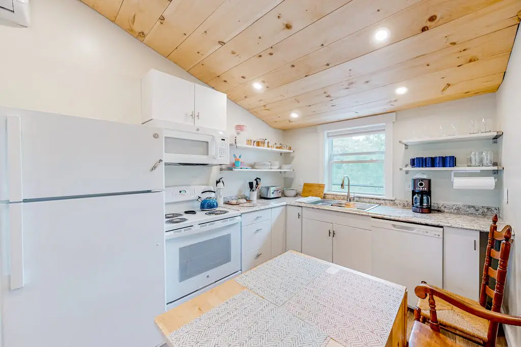 Shore breeze Inn - Tri-Plex