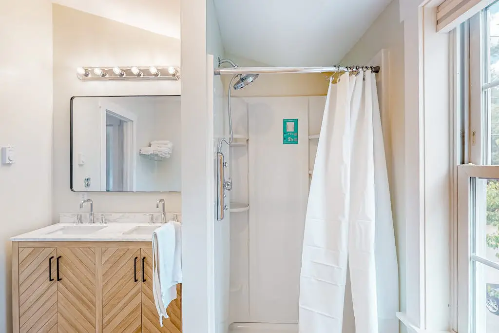 Shore breeze Inn - Tri-Plex