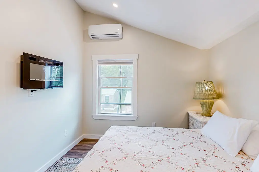 Shore breeze Inn - Tri-Plex