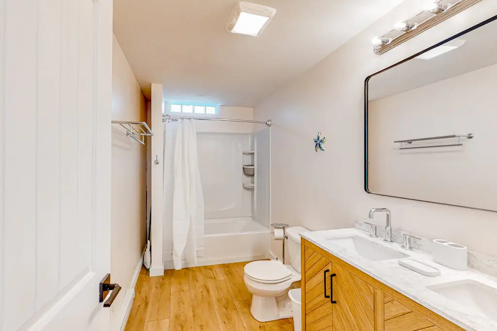 Shore breeze Inn - Tri-Plex