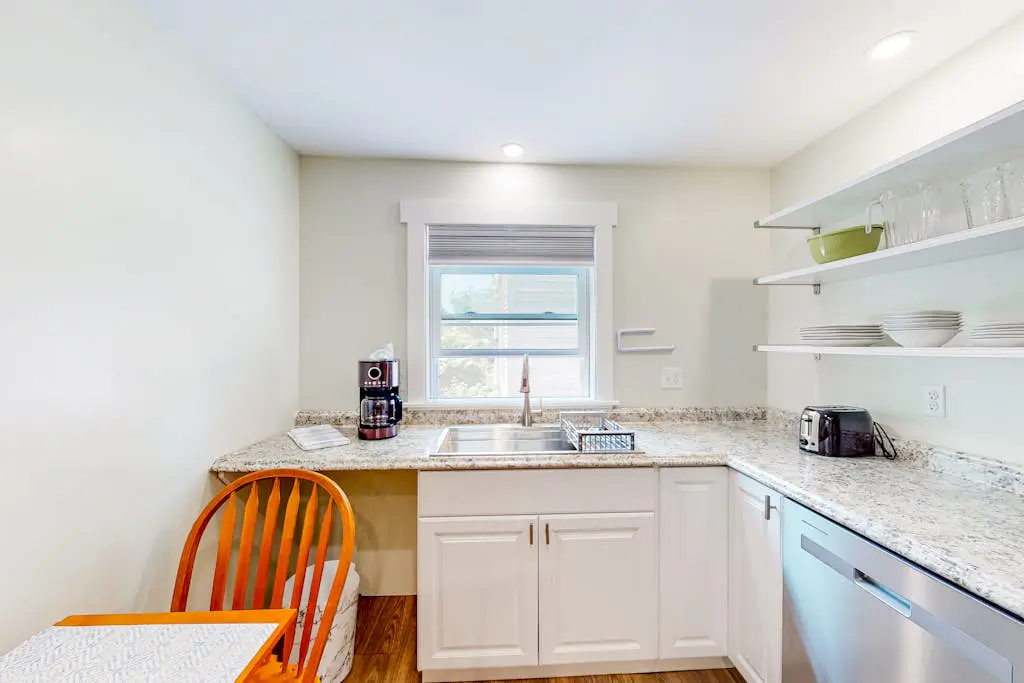 Shore breeze Inn - Tri-Plex