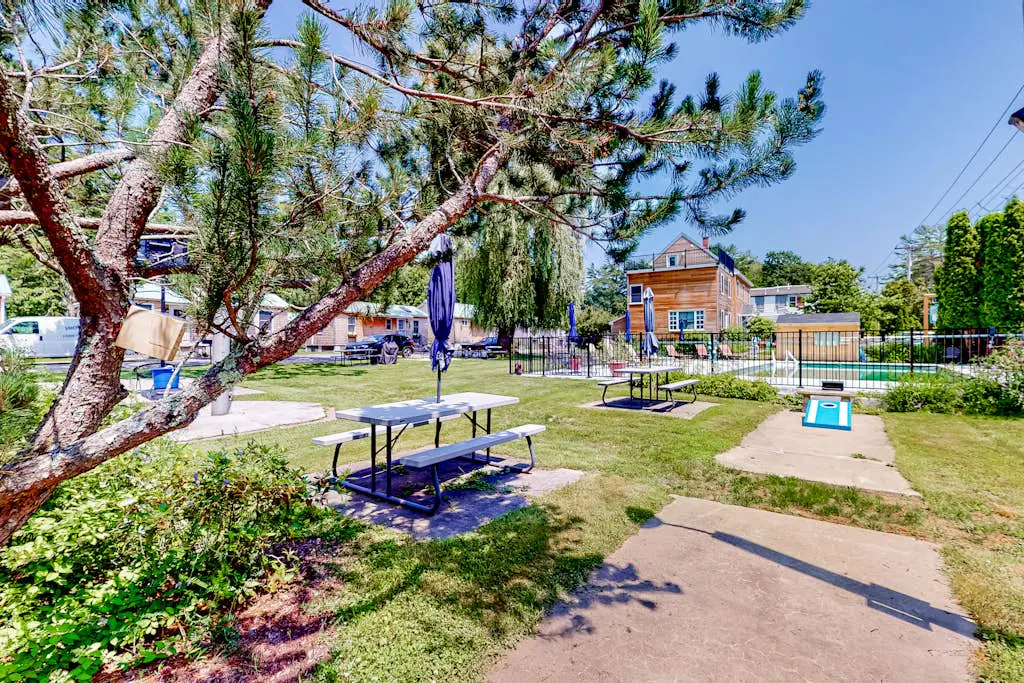 Shore breeze Inn - Tri-Plex