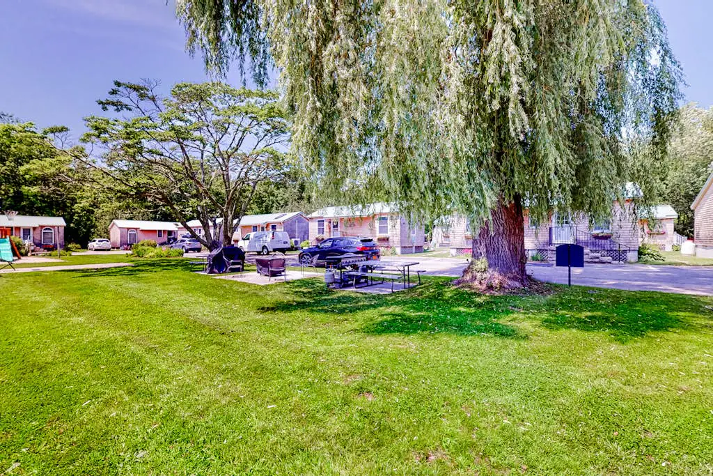 Shore breeze Inn - Tri-Plex