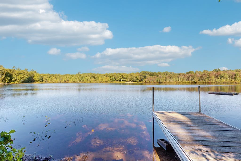 Lakefront home with seasonal dock & deck - close to trails & ocean beaches