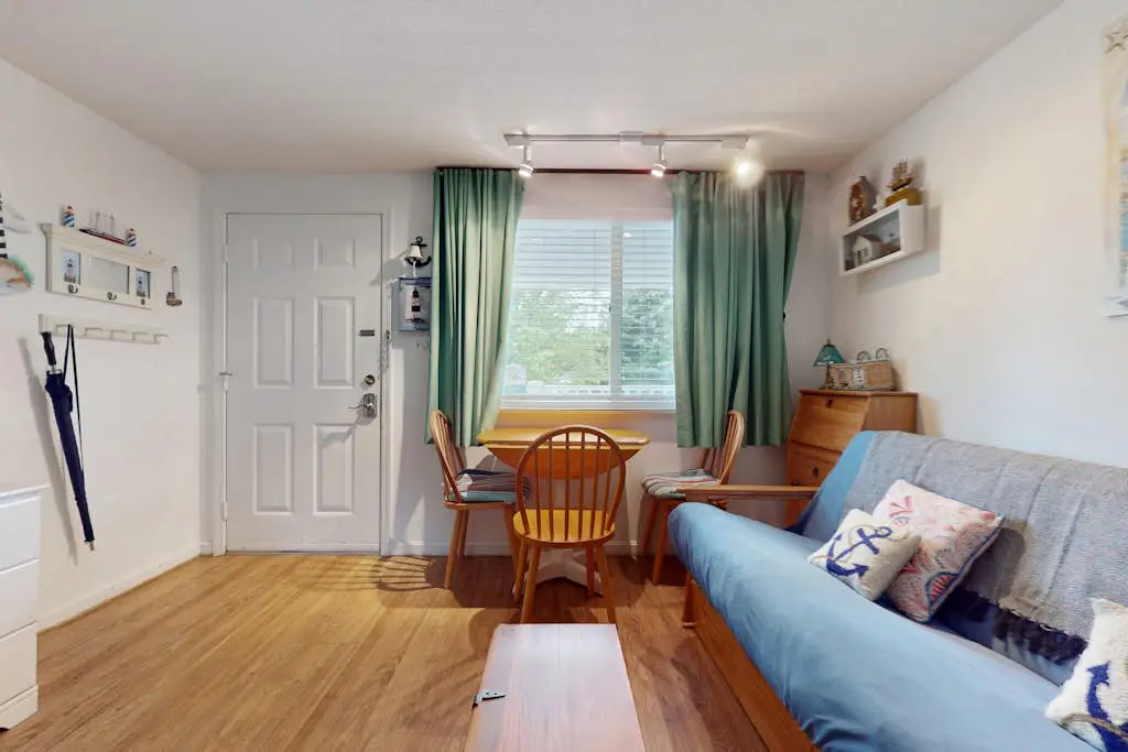 The Lighthouse Getaway -- Holiday House M19