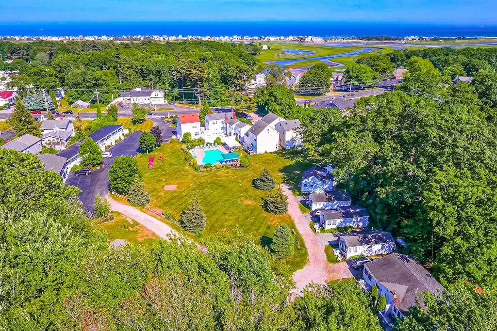 The Lighthouse Getaway -- Holiday House M19