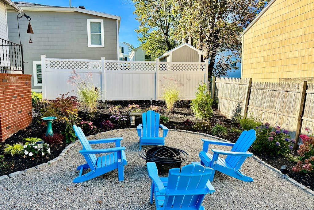 Updated Cozy Beach Cottage w/ Hot Tub:  4 min walk to the Beach