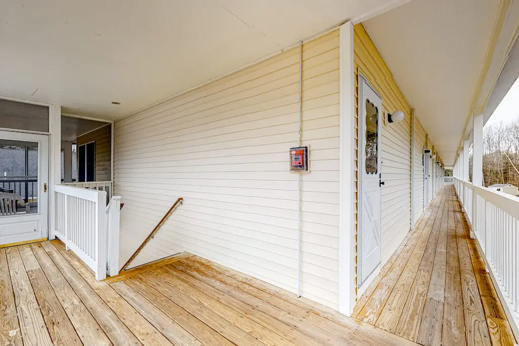 Wellington Manor 240