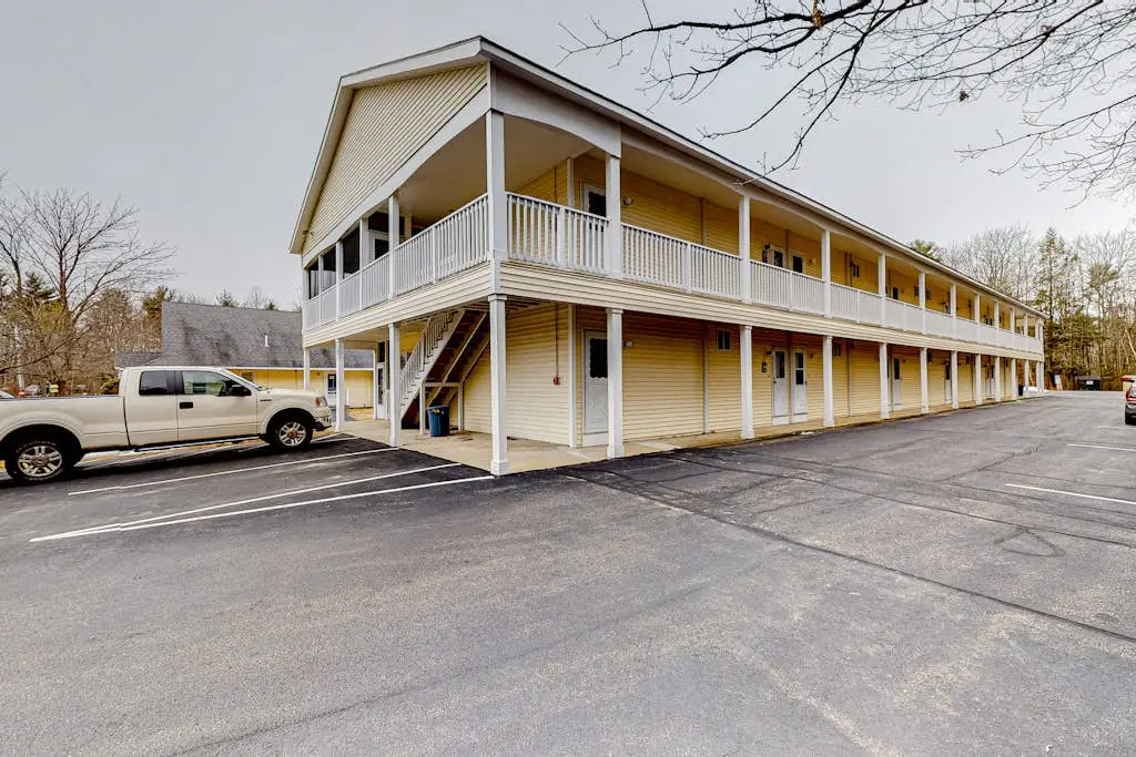 Wellington Manor 240