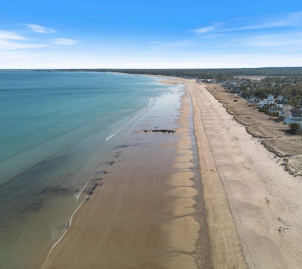 Dog-friendly cottage with deck & porch - walk to the beach, pier & town