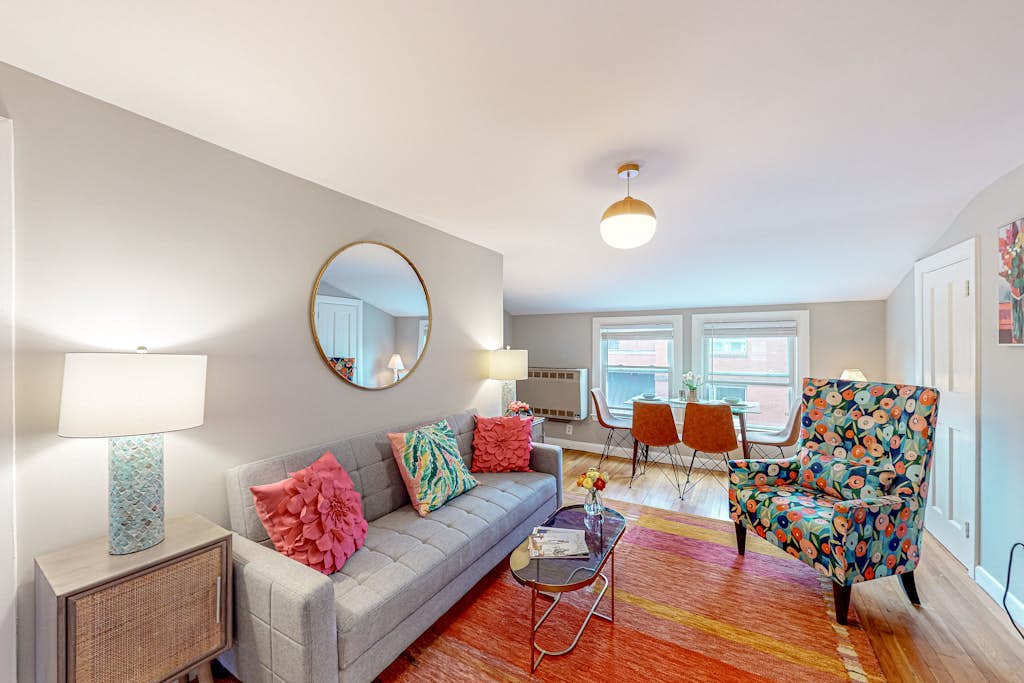 Inviting apartment with full kitchen, porch, convenient location, & fast WiFi