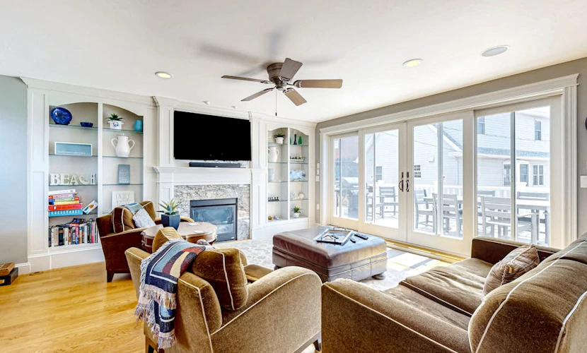 Upscale home with beautiful ocean views - across the street from the beach