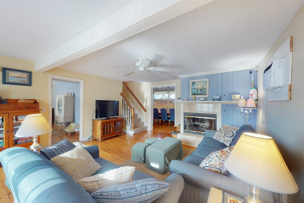 Charming cottage with washer/dryer and  patio - walk to Long Sands Beach