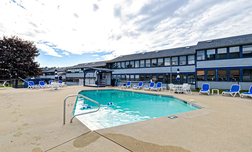 Stylish Coastal Condo with a Pool, Hot Tub, Tennis Courts, and EV Chargers