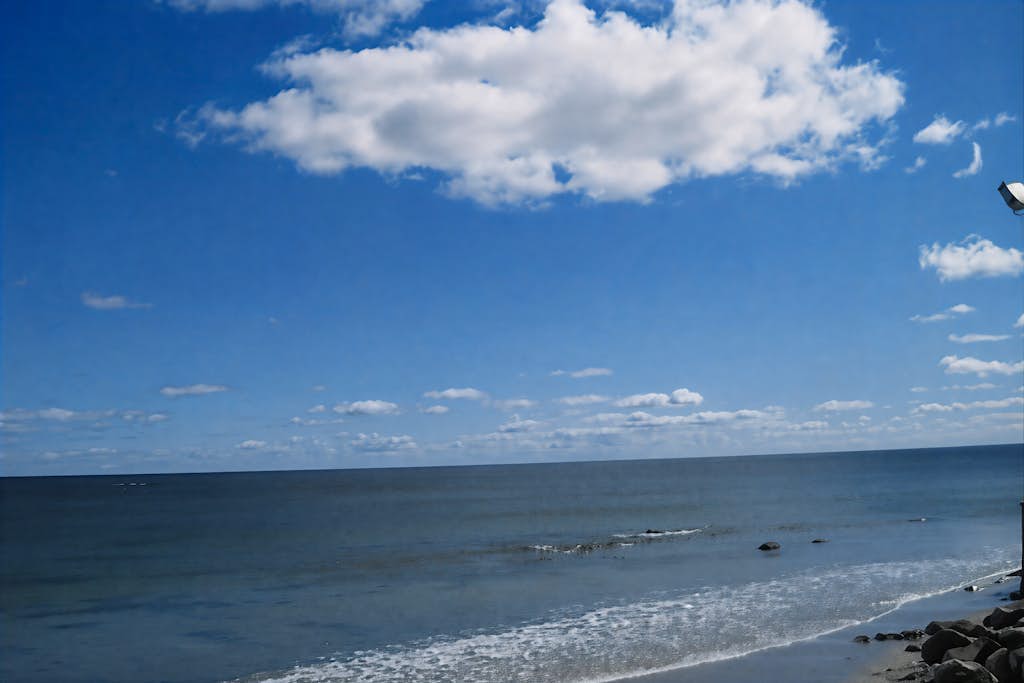 Quaint Cottage with Lobster Pot, Modern Amenities, and Several Beaches Nearby