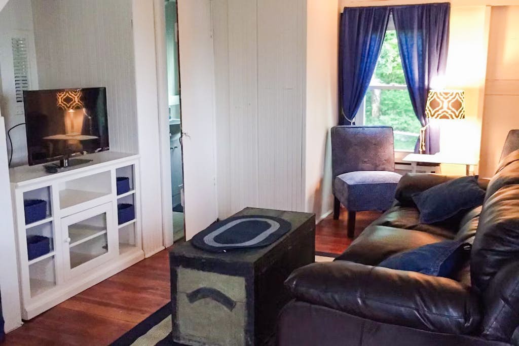 Quaint Cottage with Lobster Pot, Modern Amenities, and Several Beaches Nearby