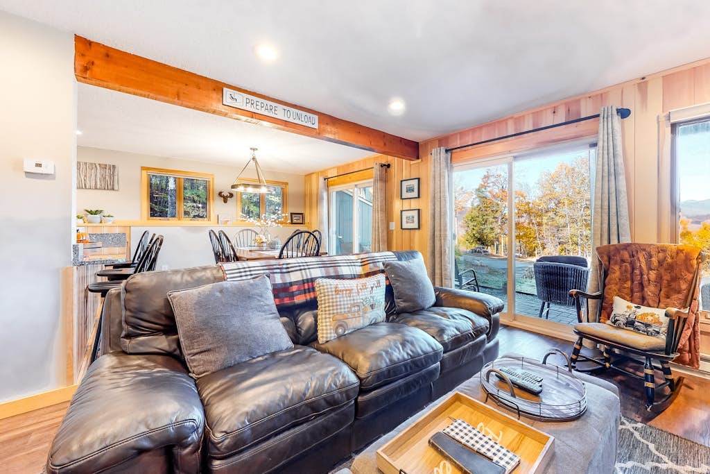 Inviting mountain view condo w/ fireplace - near Story Land