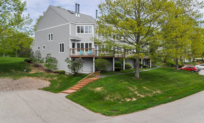 Four-level condo near Story Land w/mtn views, private washer/dryer, & gas grill